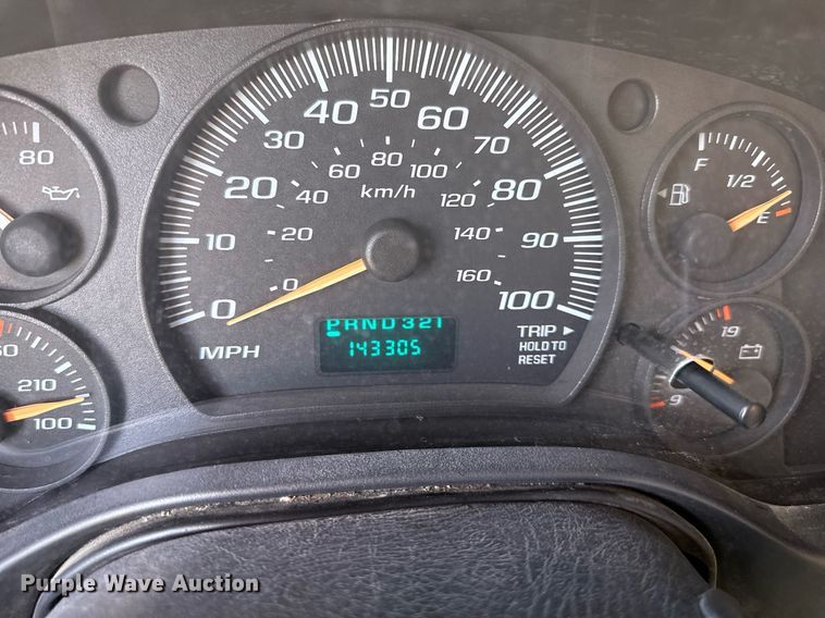 image for item DW2884 2005 GMC Savanna G3500  school bus