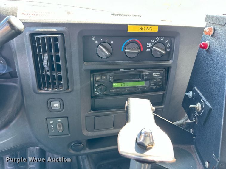 image for item DW2884 2005 GMC Savanna G3500  school bus