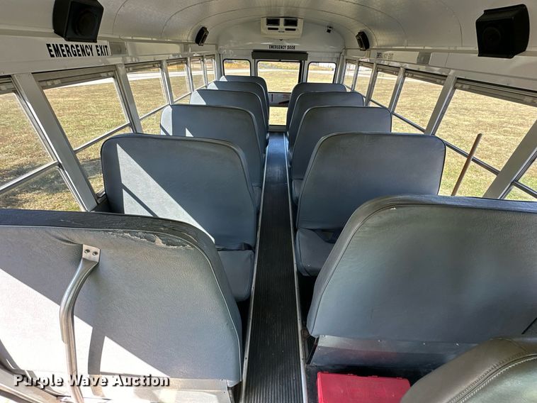 image for item DW2884 2005 GMC Savanna G3500  school bus