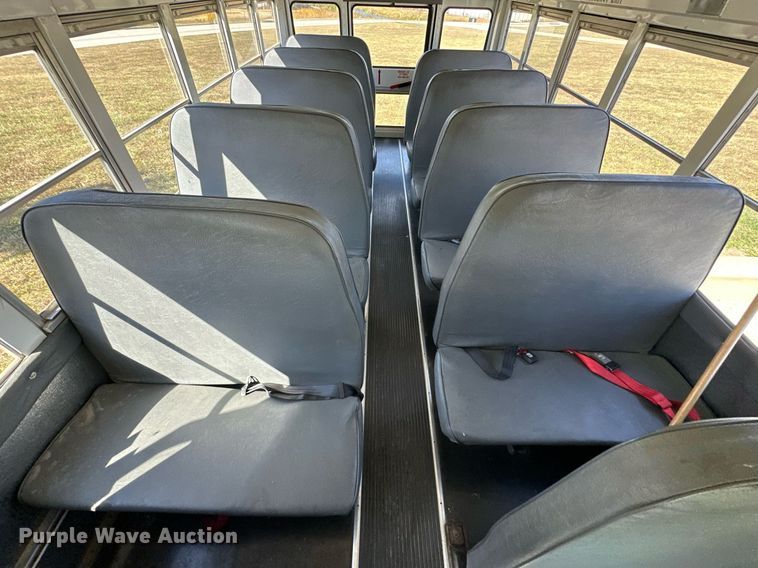 image for item DW2884 2005 GMC Savanna G3500  school bus