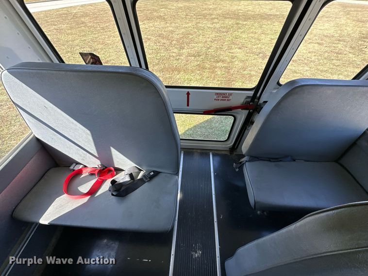 image for item DW2884 2005 GMC Savanna G3500  school bus