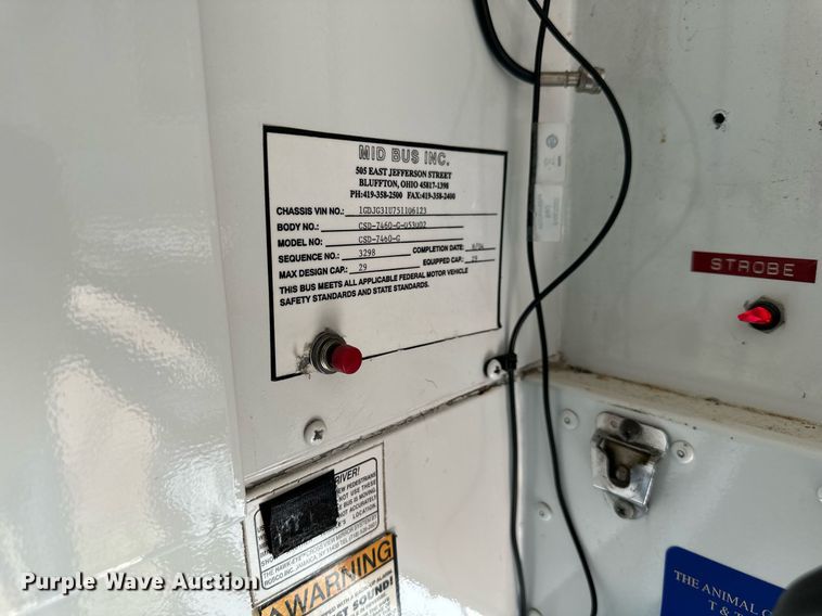 image for item DW2884 2005 GMC Savanna G3500  school bus