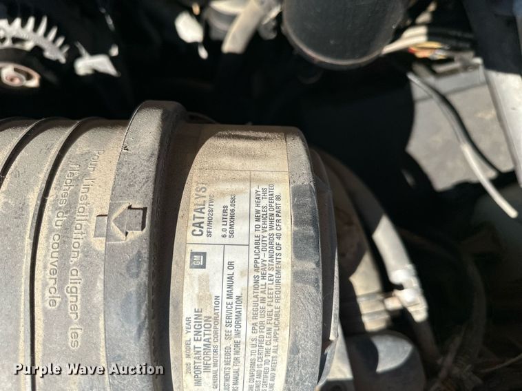 image for item DW2884 2005 GMC Savanna G3500  school bus