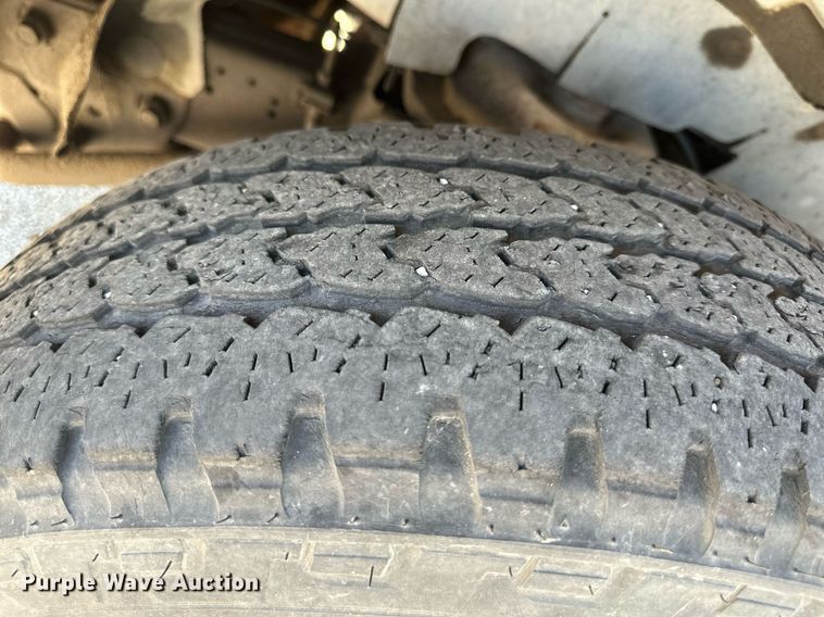 image for item DW2884 2005 GMC Savanna G3500  school bus