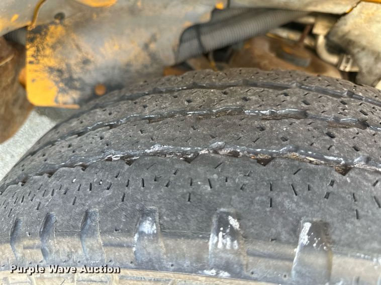 image for item DW2884 2005 GMC Savanna G3500  school bus