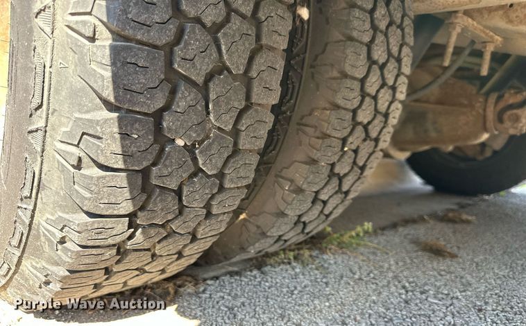 image for item DW2884 2005 GMC Savanna G3500  school bus