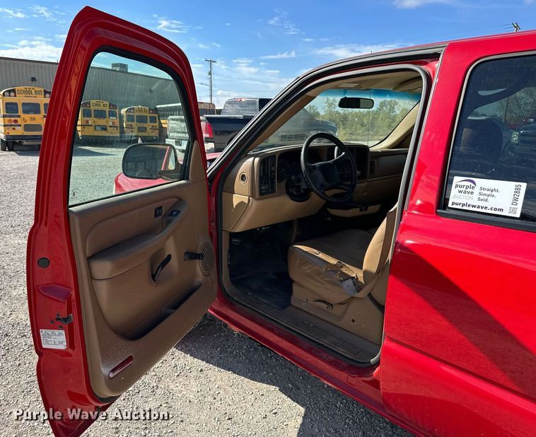 image for item DW2885 2000 Chevrolet Suburban 1500  SUV