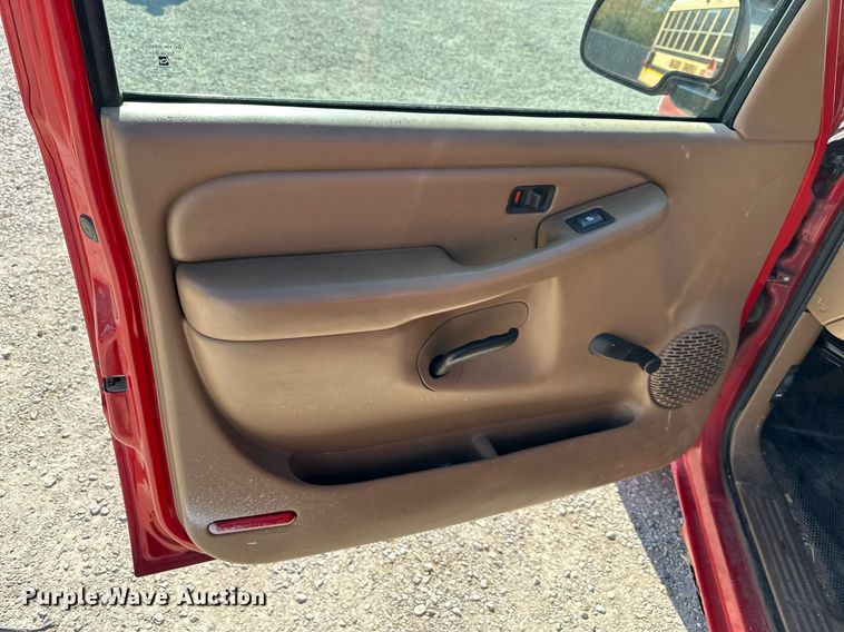 image for item DW2885 2000 Chevrolet Suburban 1500  SUV