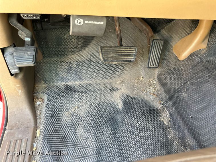 image for item DW2885 2000 Chevrolet Suburban 1500  SUV