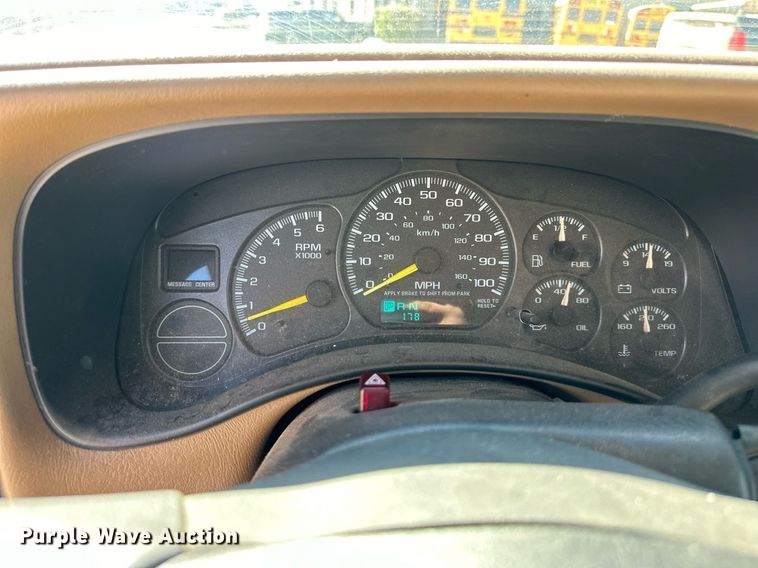 image for item DW2885 2000 Chevrolet Suburban 1500  SUV