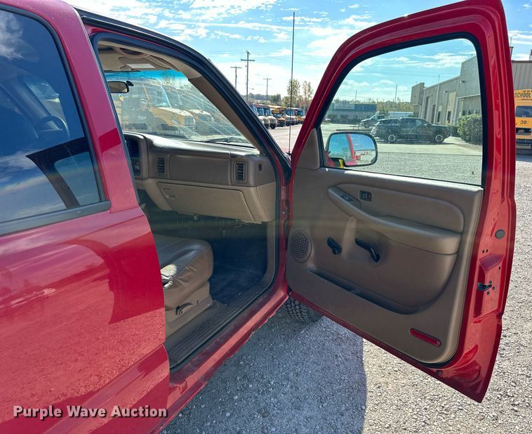 image for item DW2885 2000 Chevrolet Suburban 1500  SUV