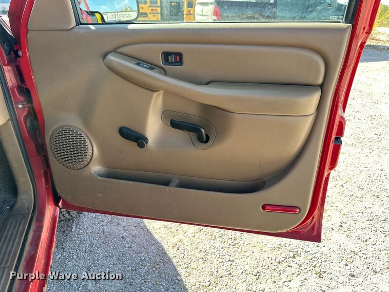 image for item DW2885 2000 Chevrolet Suburban 1500  SUV