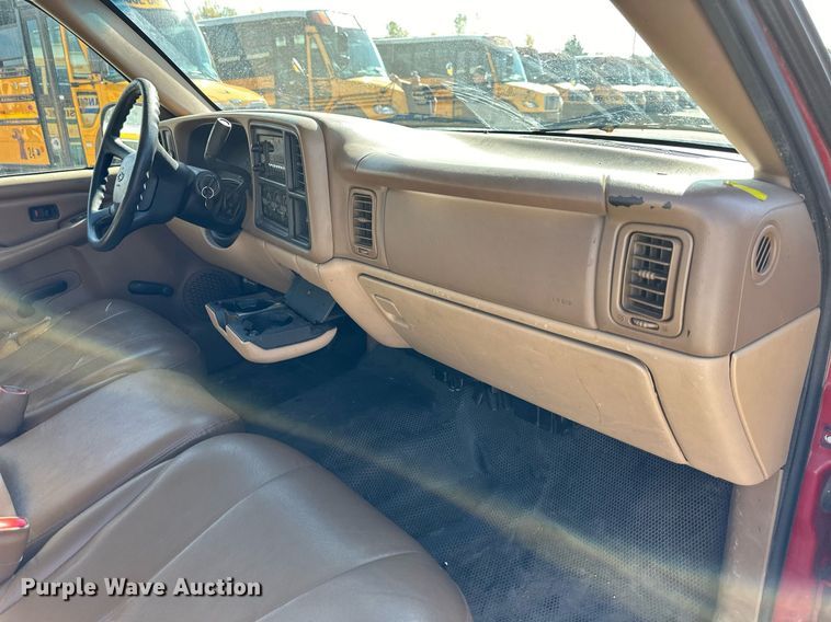 image for item DW2885 2000 Chevrolet Suburban 1500  SUV