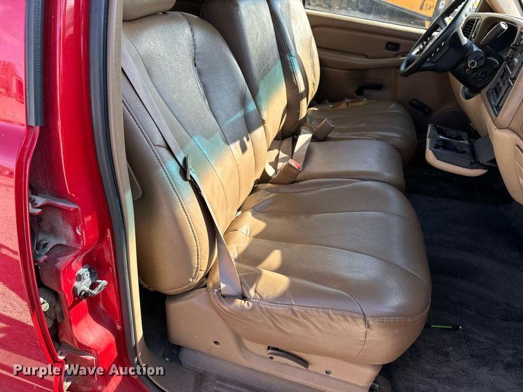 image for item DW2885 2000 Chevrolet Suburban 1500  SUV