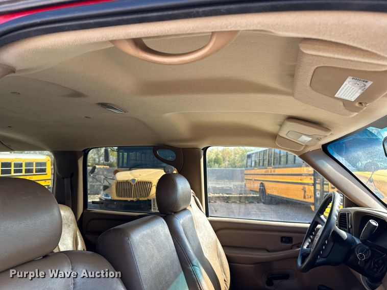 image for item DW2885 2000 Chevrolet Suburban 1500  SUV