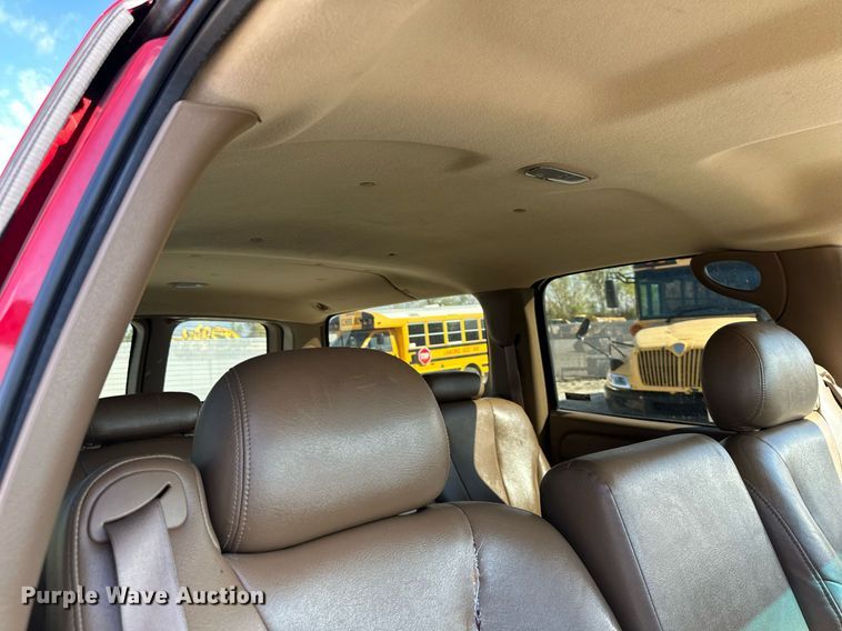 image for item DW2885 2000 Chevrolet Suburban 1500  SUV