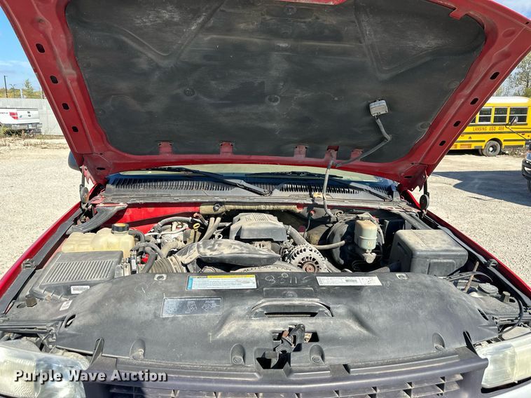 image for item DW2885 2000 Chevrolet Suburban 1500  SUV