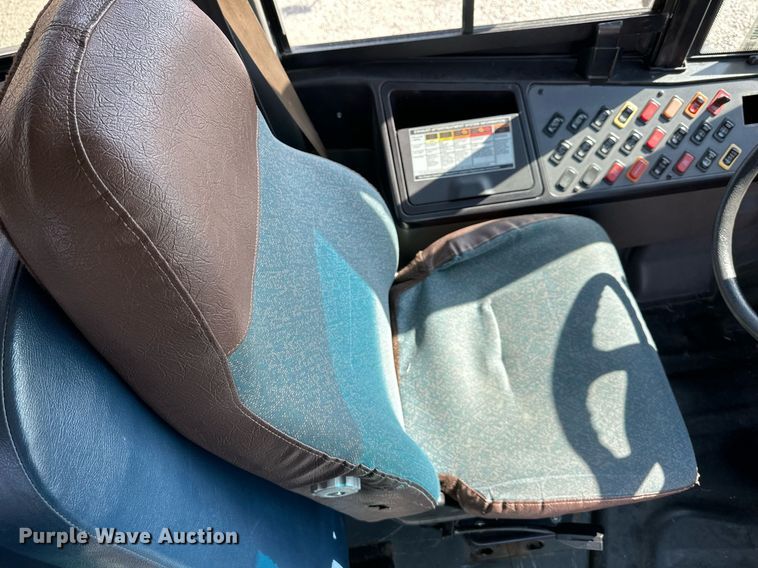 image for item DW2886 2010 Thomas B2  school bus