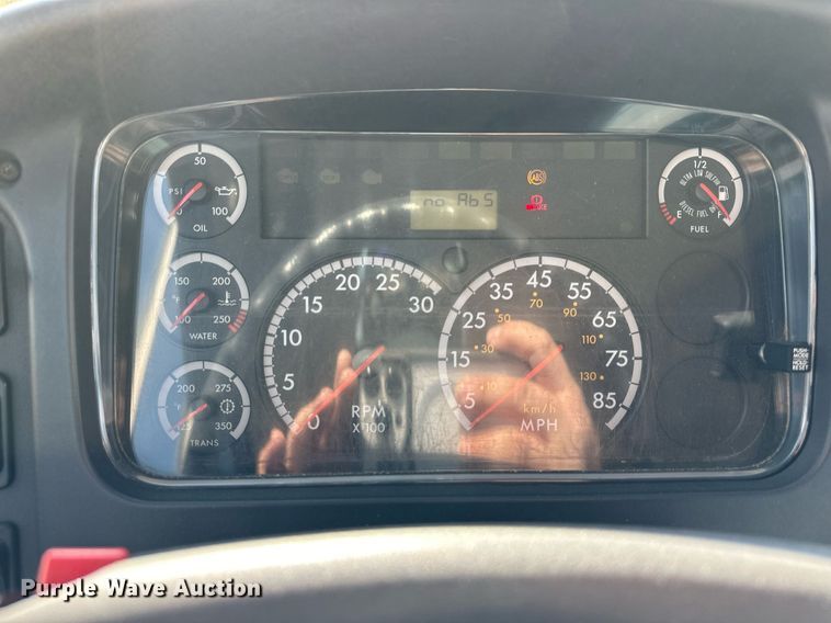 image for item DW2886 2010 Thomas B2  school bus