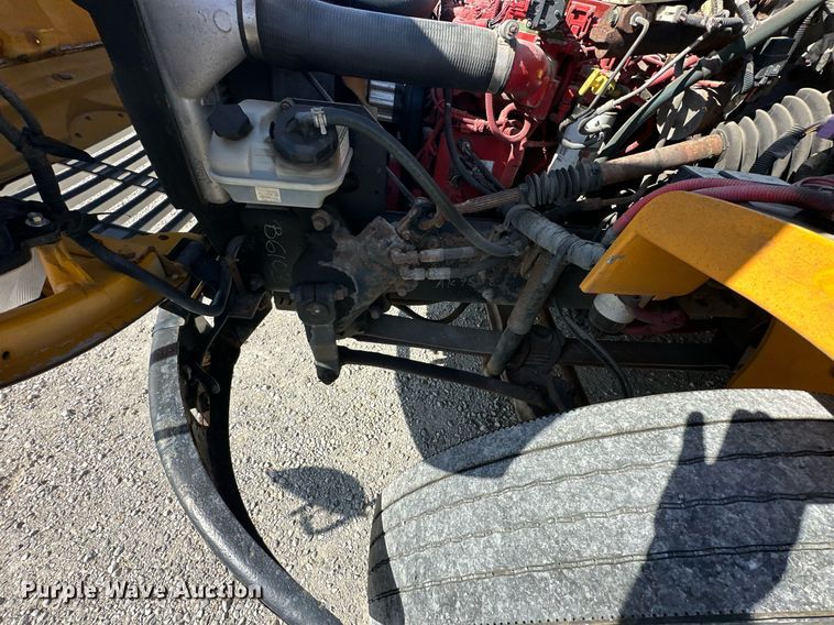 image for item DW2886 2010 Thomas B2  school bus