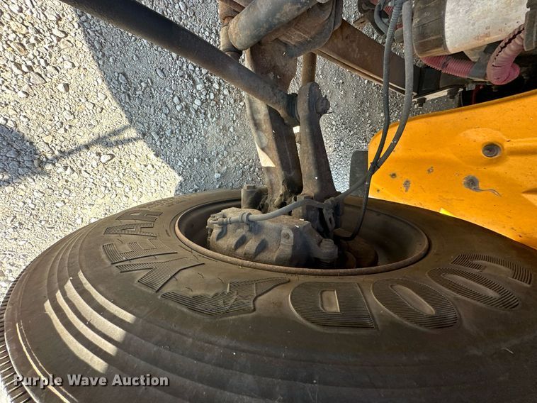 image for item DW2886 2010 Thomas B2  school bus