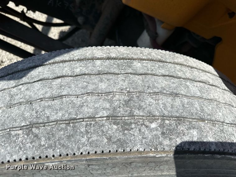 image for item DW2886 2010 Thomas B2  school bus