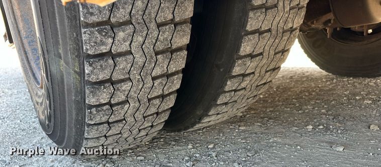 image for item DW2886 2010 Thomas B2  school bus