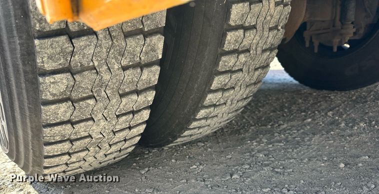 image for item DW2886 2010 Thomas B2  school bus