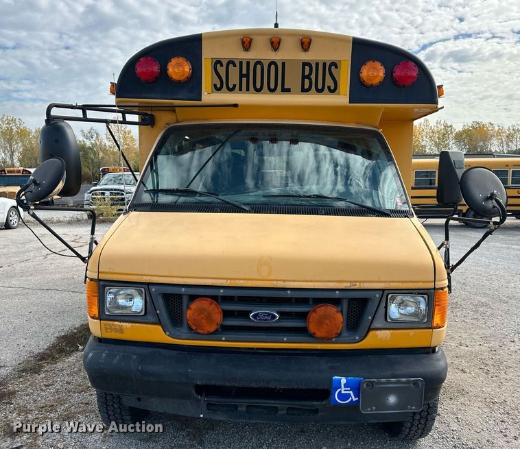 image for item DW2887 2004 Mid Bus, Inc. E350 Super Duty  school bus