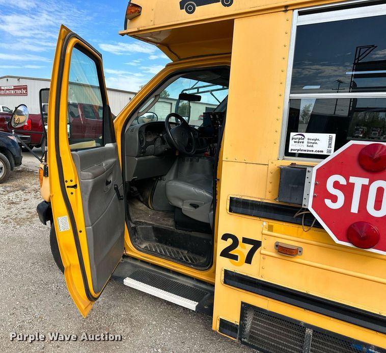 image for item DW2887 2004 Mid Bus, Inc. E350 Super Duty  school bus