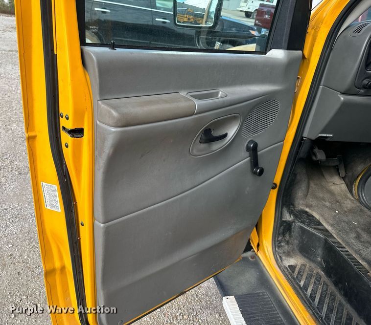 image for item DW2887 2004 Mid Bus, Inc. E350 Super Duty  school bus