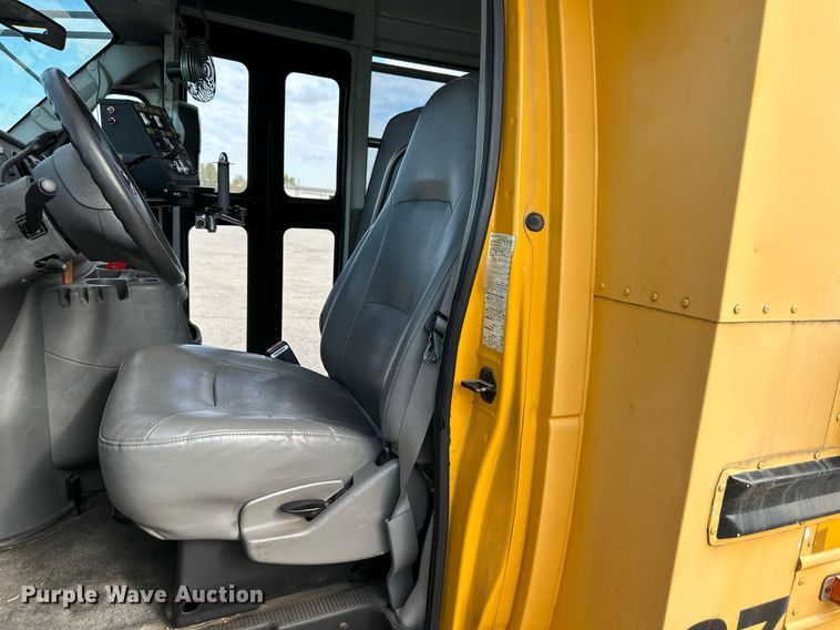 image for item DW2887 2004 Mid Bus, Inc. E350 Super Duty  school bus