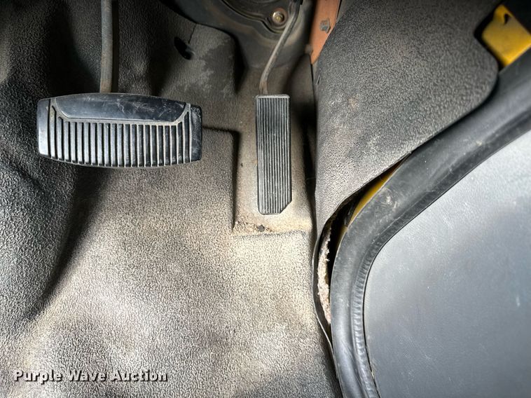 image for item DW2887 2004 Mid Bus, Inc. E350 Super Duty  school bus