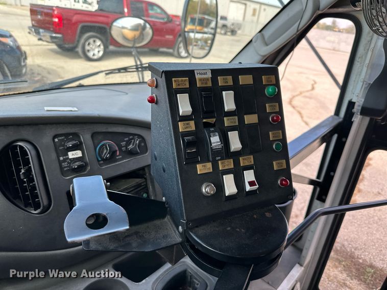 image for item DW2887 2004 Mid Bus, Inc. E350 Super Duty  school bus