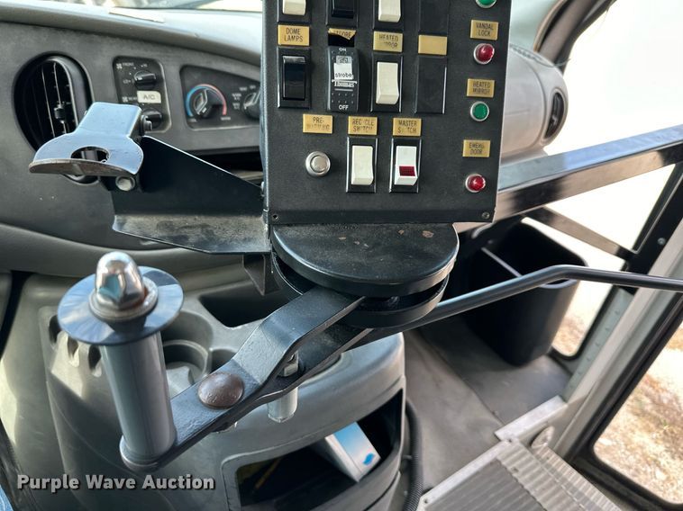 image for item DW2887 2004 Mid Bus, Inc. E350 Super Duty  school bus