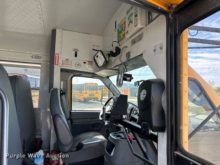 image for item DW2887 2004 Mid Bus, Inc. E350 Super Duty  school bus