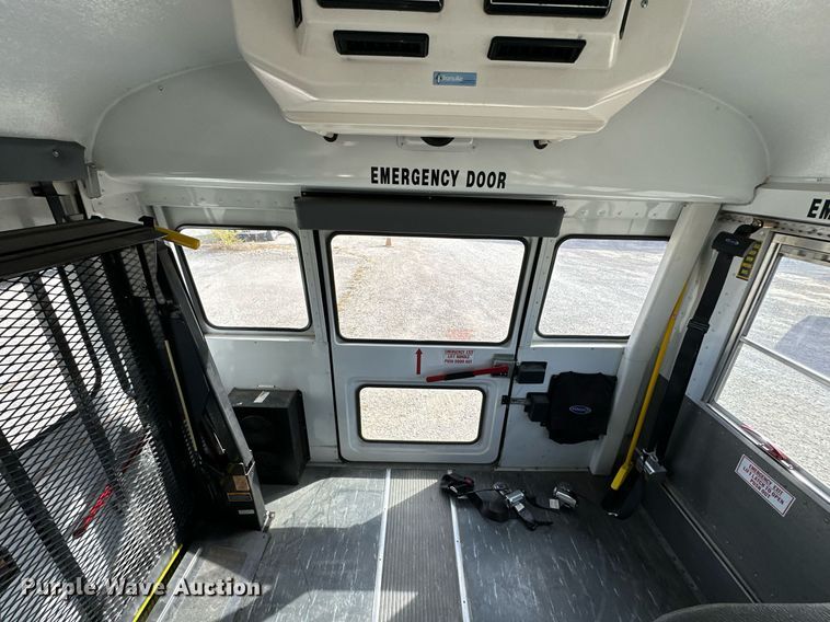 image for item DW2887 2004 Mid Bus, Inc. E350 Super Duty  school bus