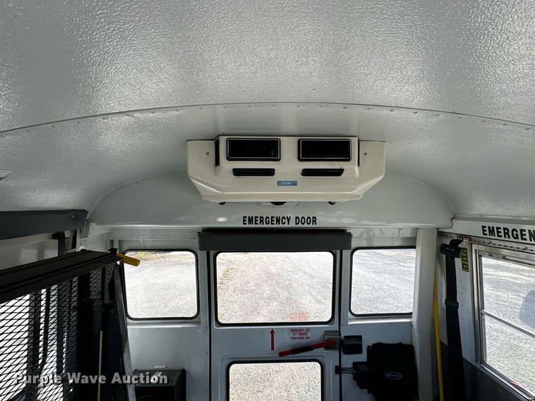 image for item DW2887 2004 Mid Bus, Inc. E350 Super Duty  school bus