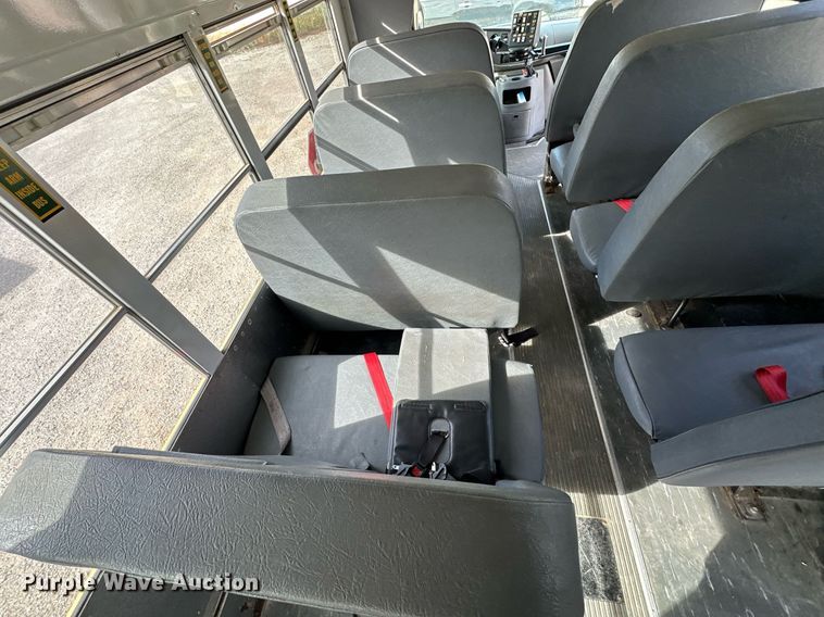 image for item DW2887 2004 Mid Bus, Inc. E350 Super Duty  school bus