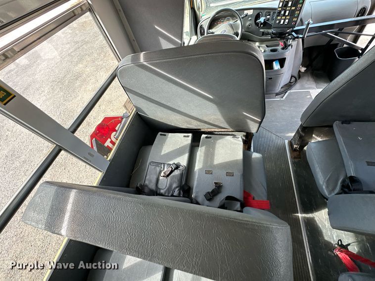 image for item DW2887 2004 Mid Bus, Inc. E350 Super Duty  school bus