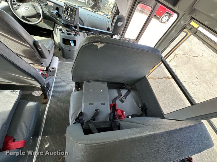 image for item DW2887 2004 Mid Bus, Inc. E350 Super Duty  school bus