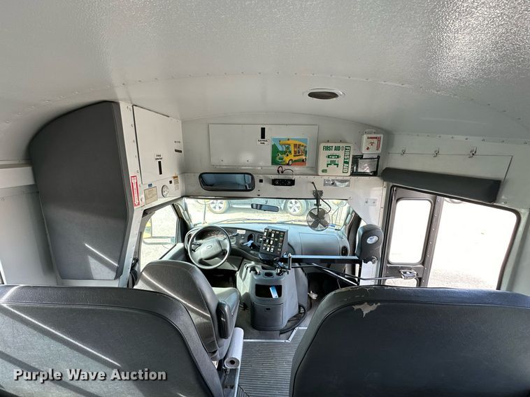 image for item DW2887 2004 Mid Bus, Inc. E350 Super Duty  school bus