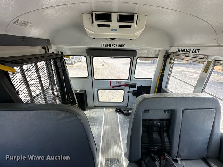 image for item DW2887 2004 Mid Bus, Inc. E350 Super Duty  school bus