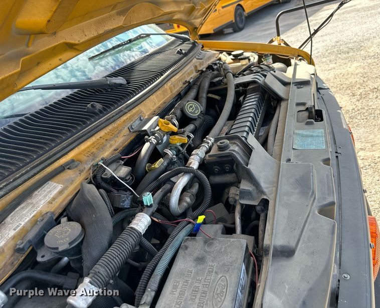 image for item DW2887 2004 Mid Bus, Inc. E350 Super Duty  school bus