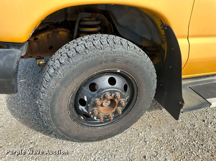 image for item DW2887 2004 Mid Bus, Inc. E350 Super Duty  school bus