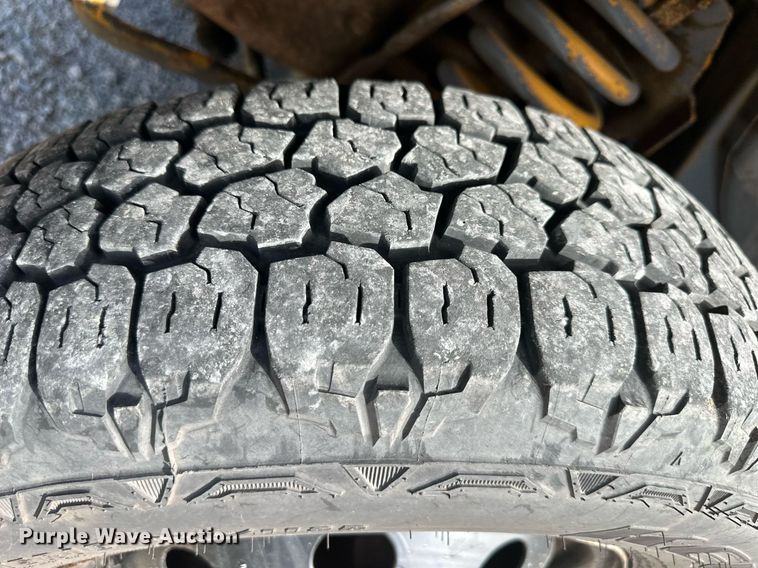 image for item DW2887 2004 Mid Bus, Inc. E350 Super Duty  school bus