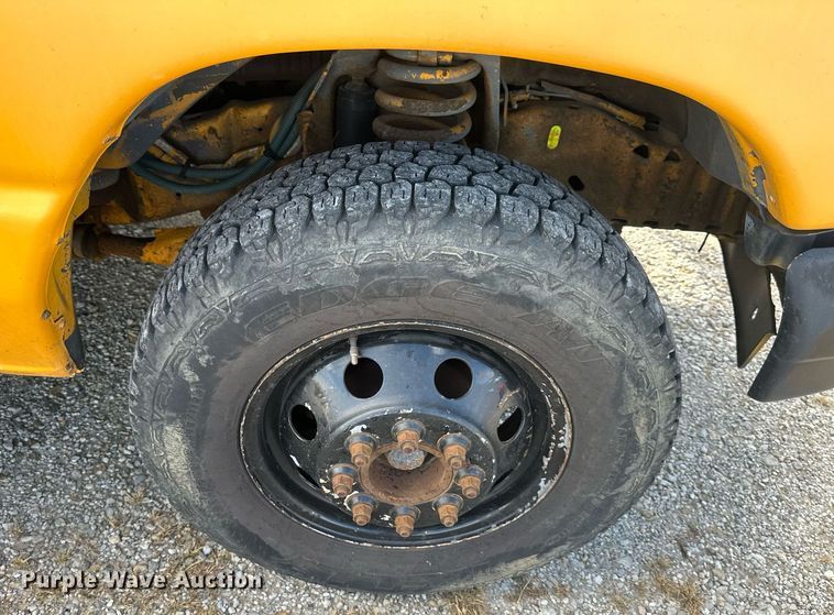 image for item DW2887 2004 Mid Bus, Inc. E350 Super Duty  school bus