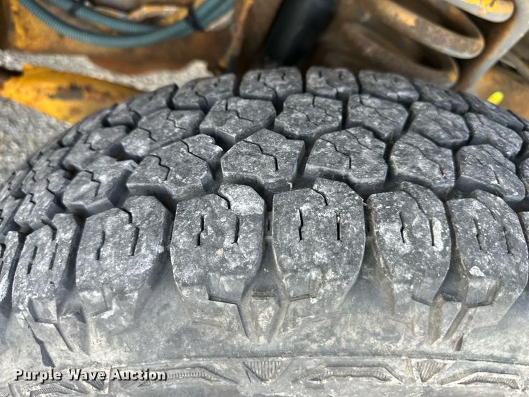 image for item DW2887 2004 Mid Bus, Inc. E350 Super Duty  school bus