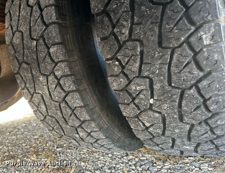 image for item DW2887 2004 Mid Bus, Inc. E350 Super Duty  school bus