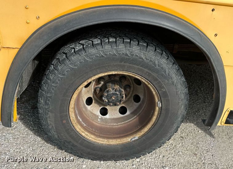 image for item DW2887 2004 Mid Bus, Inc. E350 Super Duty  school bus